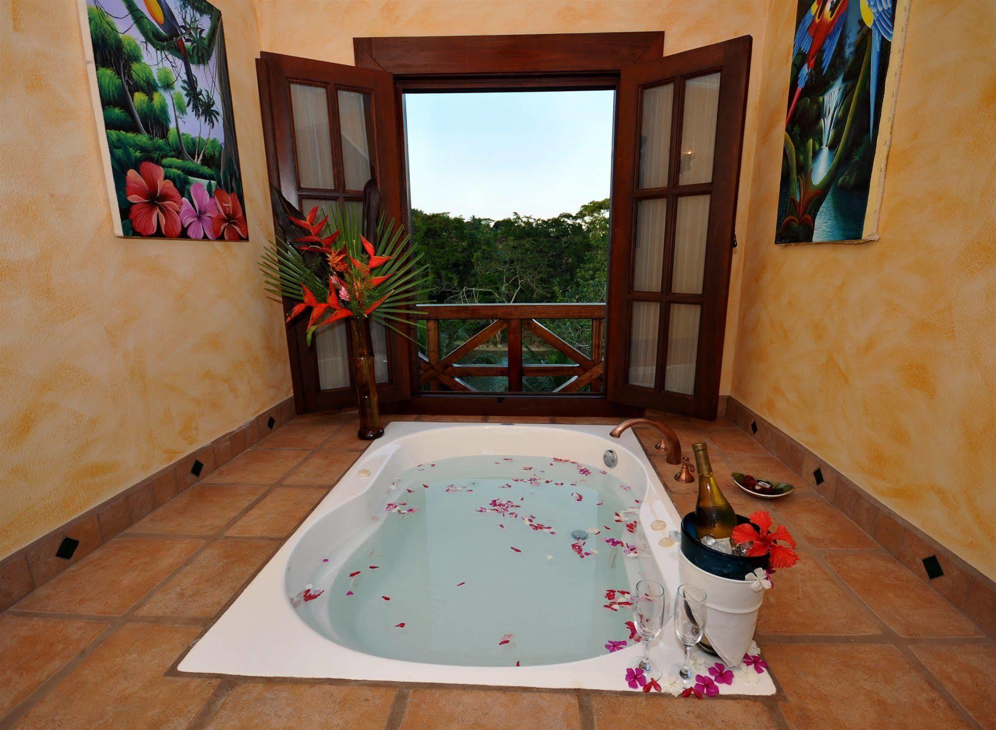 Mahogany Hall Luxury Boutique Resort San Ignacio Exterior photo